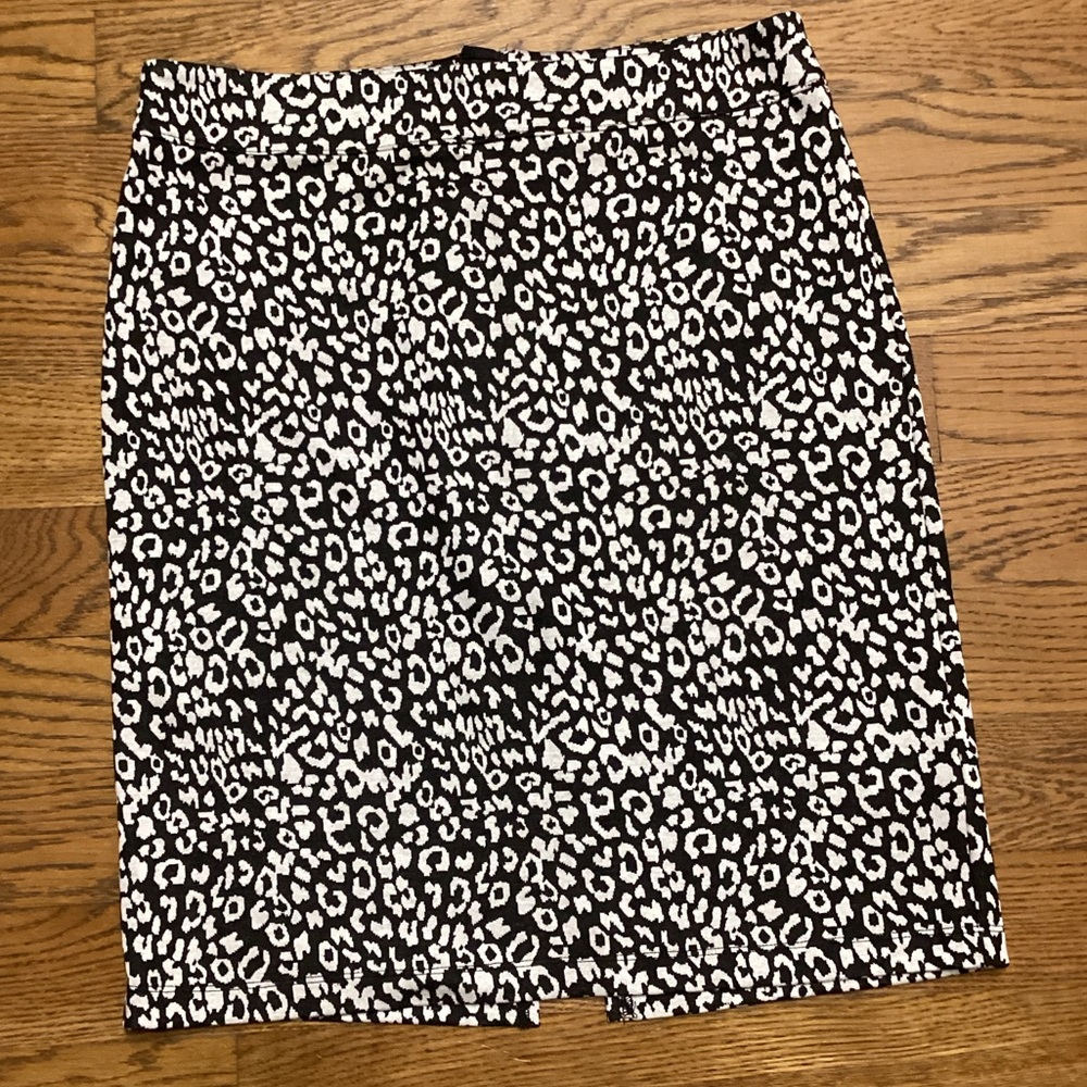Tribal pencil skirt Back Zip Black and white leopard print. Size Medium